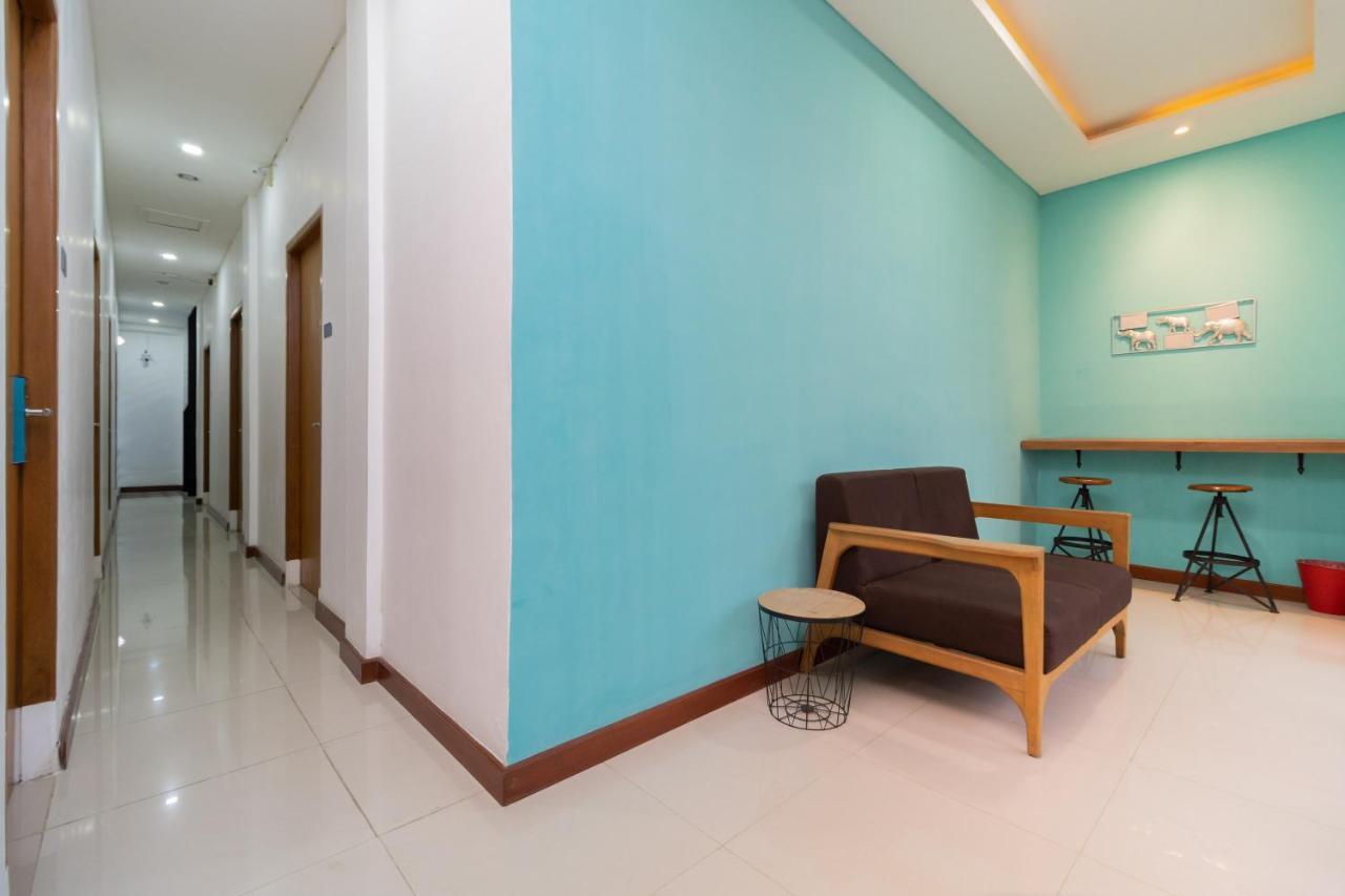 Sans Hotel Suryakencana Богор Экстерьер фото