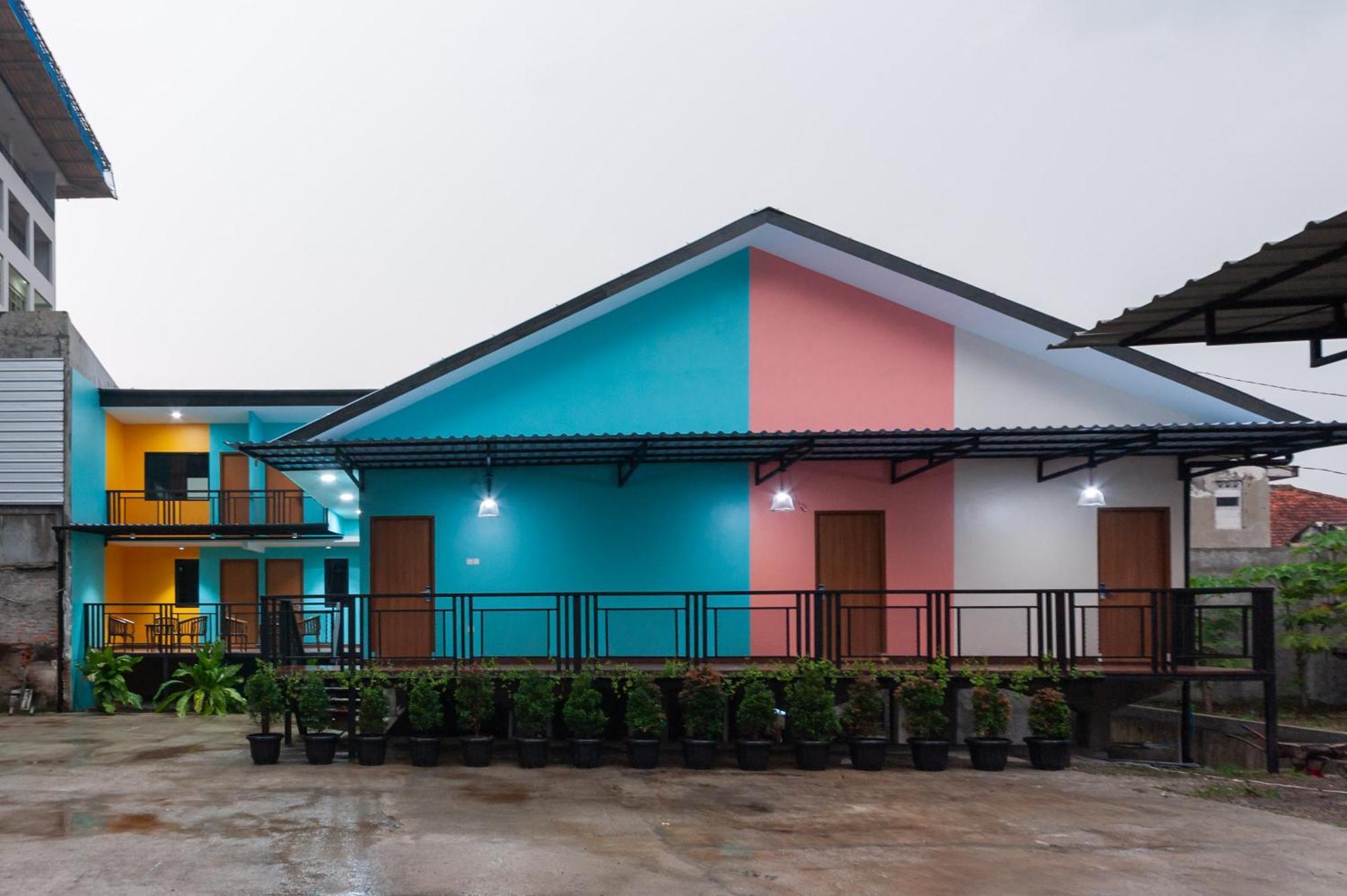 Sans Hotel Suryakencana Богор Экстерьер фото